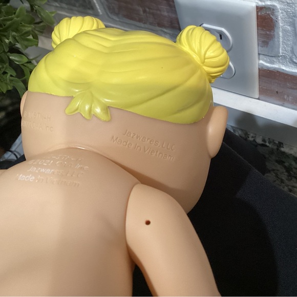 “5/$25” - Cute Baby Doll by Jazwares LLC Signed by Xavier Roberts - Excellent - Picture 7 of 13